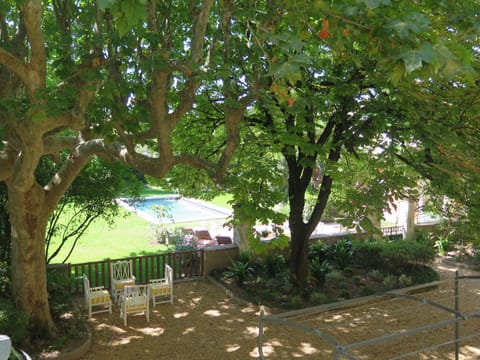 Garden and swimming pool open from April to October depending on the weather