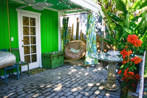 Hanging Furniture on the Cobblestone Porch

(STR#14-0231)