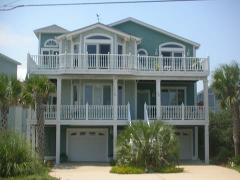 Oceanside Offers Spectacular Views steps away from the Beach