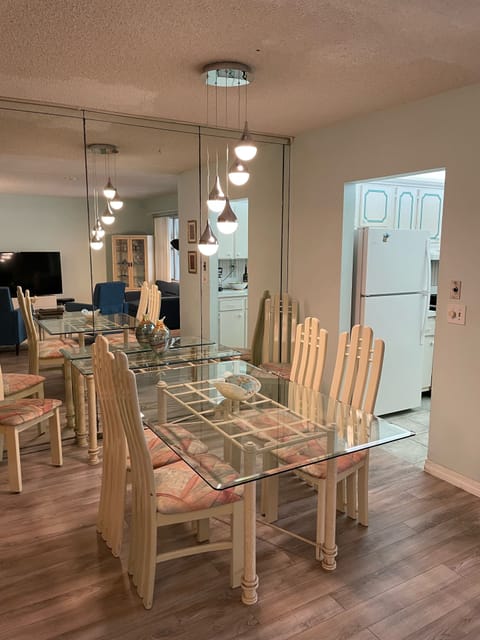 Dinning Area for Six.