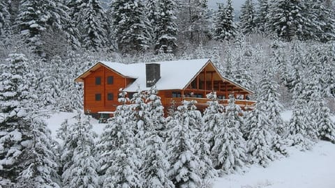Alpine Lodge First Snow Of The Season - Snow Falls From Late Oct. - April
