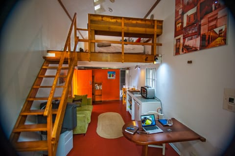built for comfort. tw∞ Cottage #1 a two level.
photos 1 to 9 
