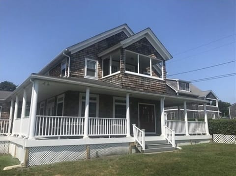 6 Bedrooms 2.5 Bathrooms.