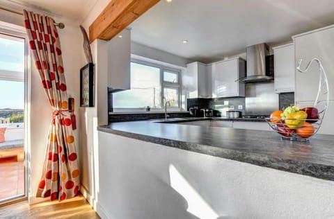 kitchen view from the lounge 