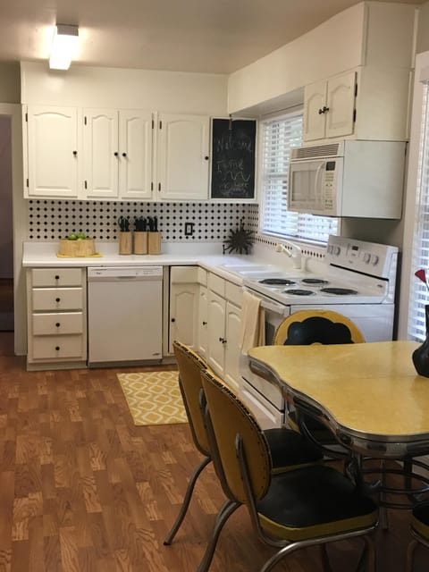 "Happy" bright kitchen!