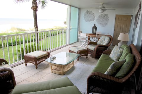Relaxing and Dining on your lanai