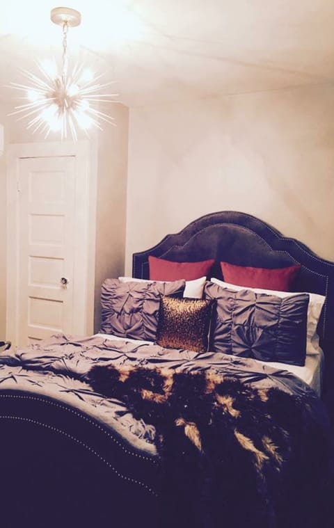 Queen size beds with luxury linen. Rolling beds also available.