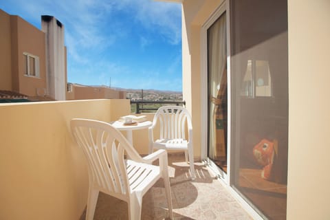 Balcony with view to the Mountains