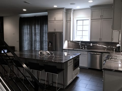 Full Gourmet Kitchen - 1st Level