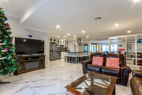 Large open floor plan for family gathering.