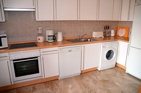 Kitchen open plan with dining & lounge