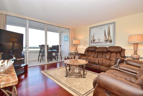 Living Room leads out to the screened/glassed lanai
