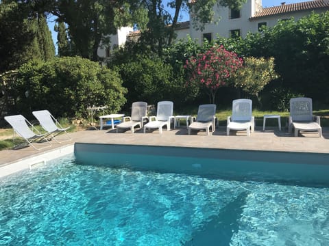 Piscine vue FACADE MAISON PRINCIPALE