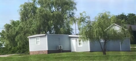 Outside look of the unit. Beautiful willow tree for shade in the front yard.
