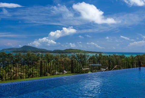 Turquoise View, with infinity edge pool leading to the suspended feature balcony, accommodating up to 25 guests, for large Extended Families, Corporate Groups, Events or Friends, safe for children and