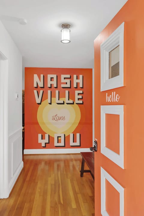 Hello! Come on inside, Nashville love you!