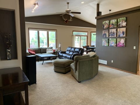 Large living room perfect for big gatherings!