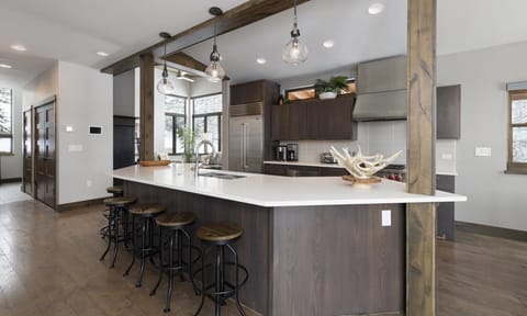 14 Claim Jumper kitchen3