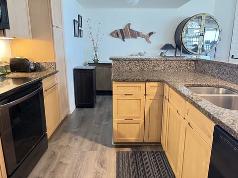 Fully equipped kitchen with granite countertops 