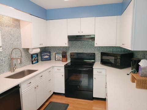 Newly Remodeled Kitchen - Fully Equipped