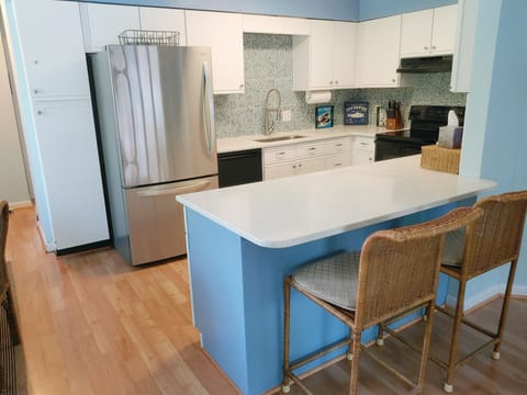 Open Floor Plan w/ Breakfast Bar