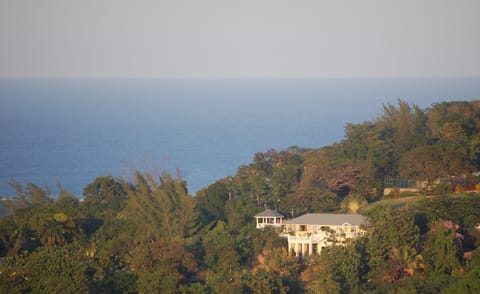 Tangerine Villa offers magnificent panoramic views of the Caribbean Ocean