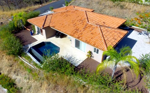 Spacious, comfortable 3BR home with pool and Ocean view