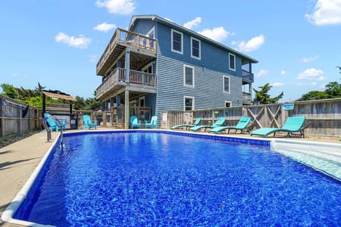 Surf-or-Sound-Realty-425-Beauty-and-the-Beach-Pool-1