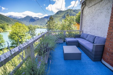 Lake view, Mountain view, Seating area, Natural landscape, Balcony/Terrace