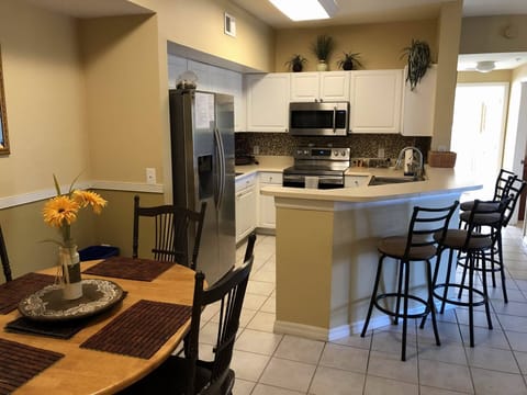 Beautiful dining room and kitchen