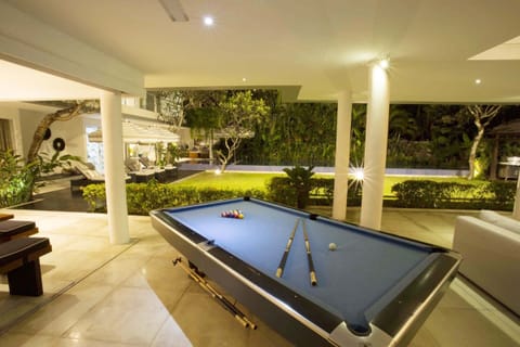 Pool table