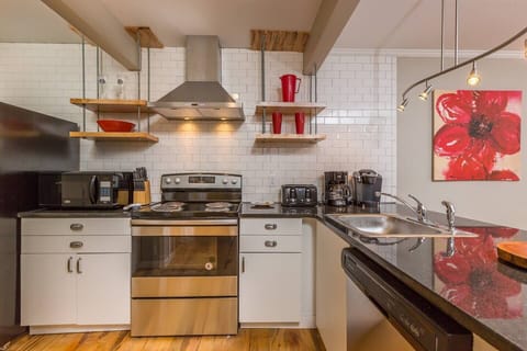 Fully stocked kitchen with granite countertops