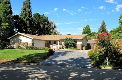Entire home in an idyllic, safe, and quiet neighborhood with no through traffic