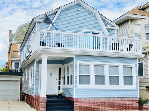 Vassar Beach House | Beautifully Renovated | Second Floor Deck | 2 Car Driveway