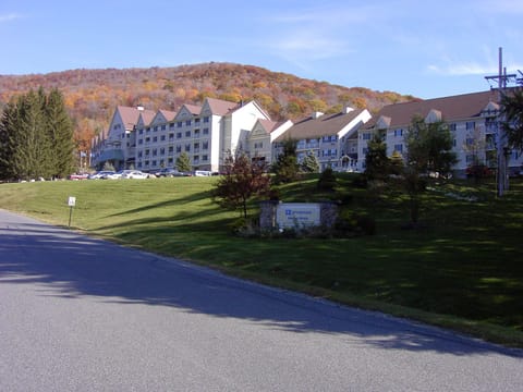 Wyndham Bentley Brook building view