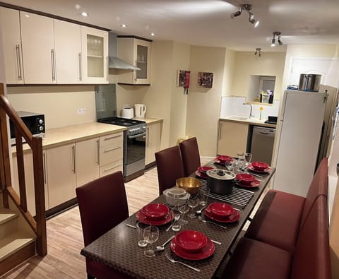 Well equipped Kitchen & dining room