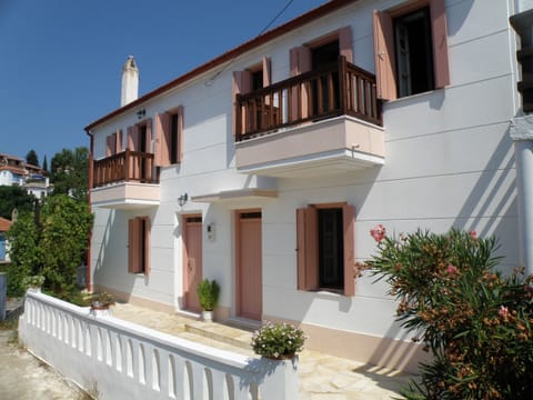 Ikia Vacation Houses