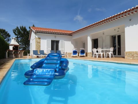 Lovely 3 bed family villa, private pool and garden with WiFi