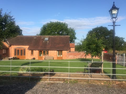 Coach House has a large garden with hot tub, fire bowl, BBQ, patio furniture etc