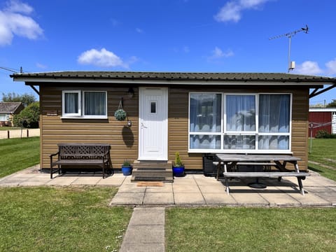 Cedar Lodge - 2 Bedrooms - Sleeps 4
Self catering lodge on the Norfolk coast