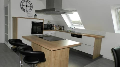 Kitchen area with induction cooker, fridge / freezer, dishwasher 12 places, pyrolysis oven, microwave, coffee machine...