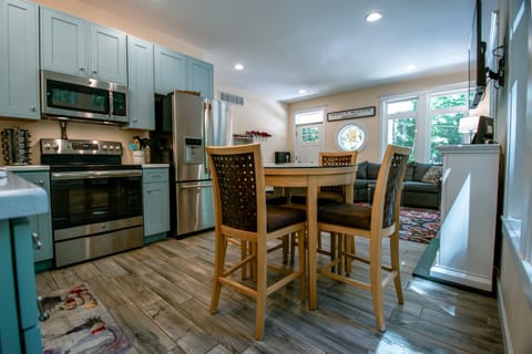 Kitchen oven and fridge
