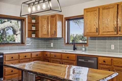 Awesome lake views while you are cooking. 