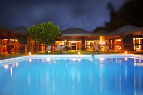 Private infinity pool.
