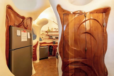 A stylish, fully equipped kitchen with everything you need to prepare the perfect meal.