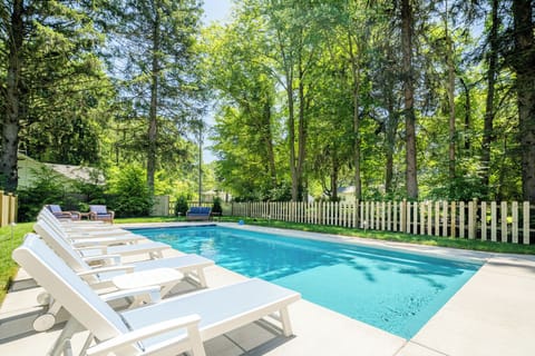 Brand New Pool & Hot Tub!