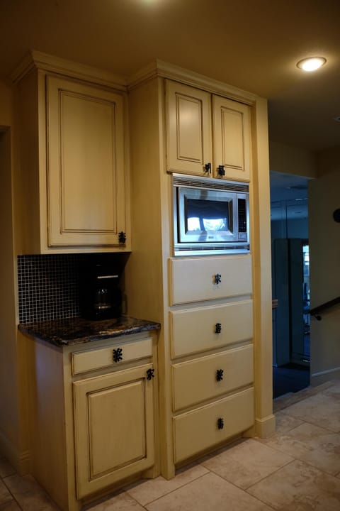 Coffee area and microwave 