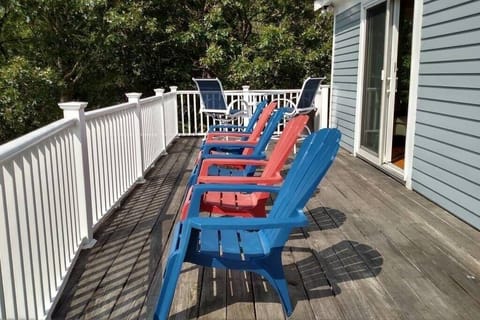 Front Deck facing pond