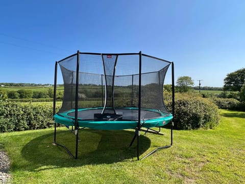 Tampoline, Large at 14ft diameter