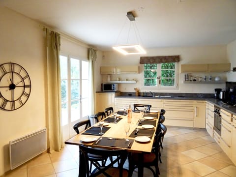 Fantastic, fully equipped, airy kitchen